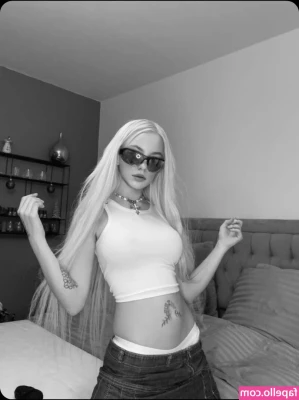 Milk_Baddie [ milk-baddie ] - Queria alguém pegando nos meus peitos agora    I wish to have
