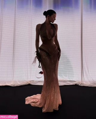 Kylie Jenner [ kylie-jenner-1 ] - Nothing like making the bed squeek while hitting it from behind and