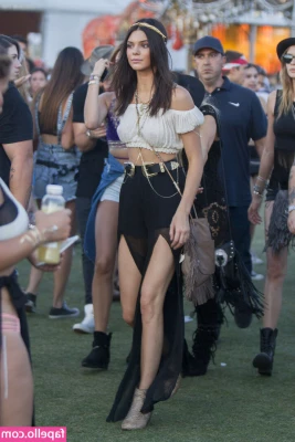 Kylie Jenner [ kylie-jenner-1 ] - Go deep 👅