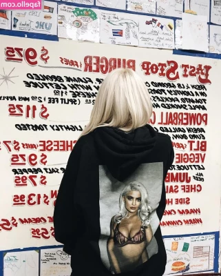 Kylie Jenner [ kylie-jenner-1 ] - Recording room today   I ve been behind on YT vids it s baaaaad  but