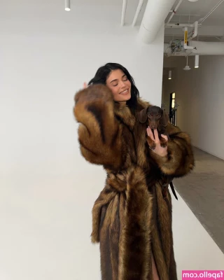 Kylie Jenner [ kylie-jenner-1 ] - 💦💦Such a naughty video with me and Tiggerrosey. Dm me if your