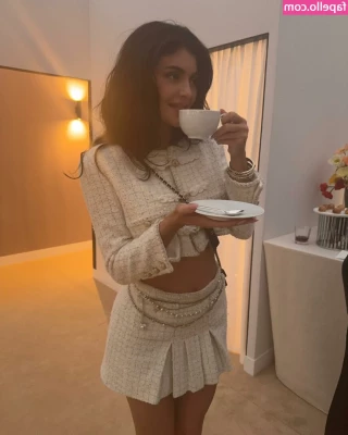 Kylie Jenner [ kylie-jenner-1 ] - Anyone notice anything new about me