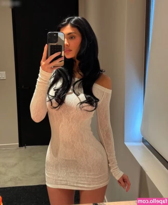 Kylie Jenner [ kylie-jenner-1 ] - The curves of a woman
