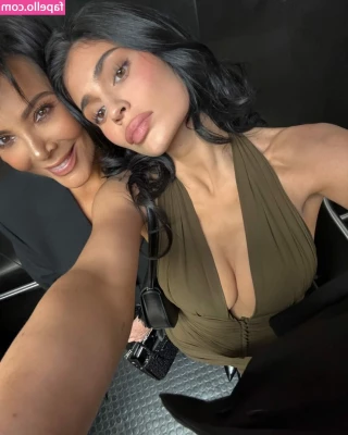 Kylie Jenner [ kylie-jenner-1 ] - Wanna climb it? Juat landed back home after my albania and greece