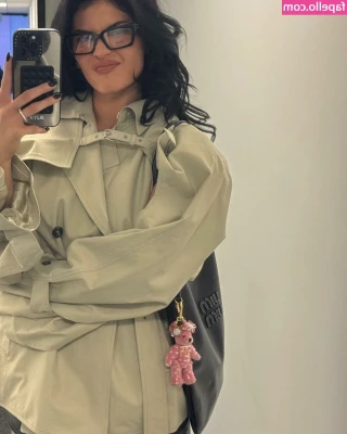 Kylie Jenner [ kylie-jenner-1 ] - Quieres comertelo  Pronto new video