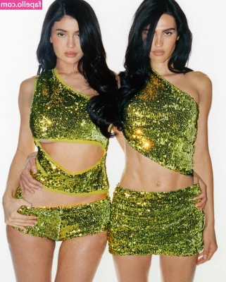 Kylie Jenner [ kylie-jenner-1 ] - Happy wet Wednesday  Cock rate always available daddy     10 titties