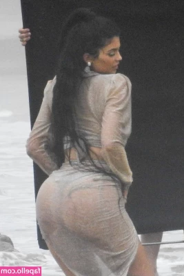 Kylie Jenner [ kylie-jenner-1 ] - 𓁺 what caught your eye first lover ?? 𓁺 ༶ . *💥 ♥︎ i