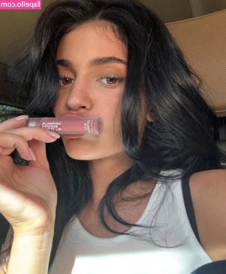 Kylie Jenner [ kylie-jenner-1 ] - I guess I ll get dressed