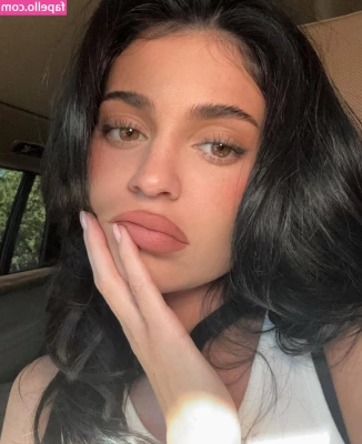 Kylie Jenner [ kylie-jenner-1 ] - Como me gustaría sentarme en tu cara