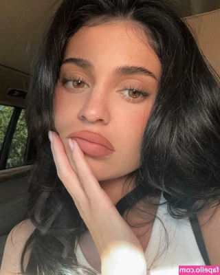 Kylie Jenner [ kylie-jenner-1 ] - I need some new content ideas  Comment or dm me