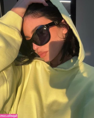 Kylie Jenner [ kylie-jenner-1 ] - mmmm and some amazing wedgies from Eve to the sexy Lily!