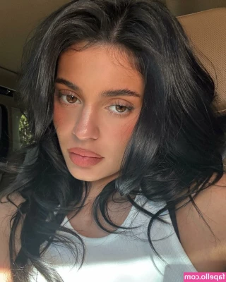 Kylie Jenner [ kylie-jenner-1 ] - Today has been a frankly shit day, I'm getting in the bath with a