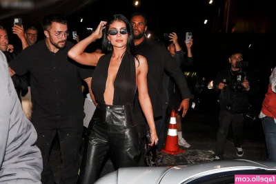 Kylie Jenner [ kylie-jenner-1 ] - Kirpsakka sää  Nyt tarttis lämmittäjää