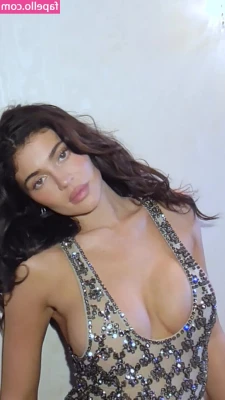 Kylie Jenner [ kylie-jenner-1 ] - Spank it 🤚🏼