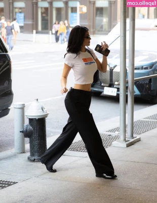 Kylie Jenner [ kylie-jenner-1 ] - Guess what I baked today