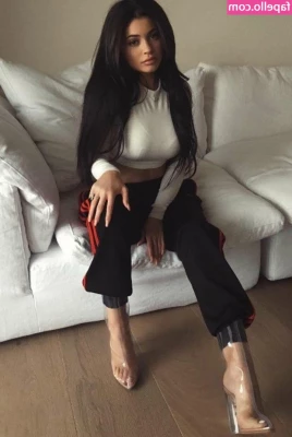 Kylie Jenner [ kylie-jenner-1 ] - Guess what’s under my Easter 🐣 dress?