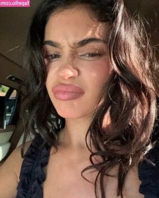 Kylie Jenner [ kylie-jenner-1 ] - Losing your mind never looked so good