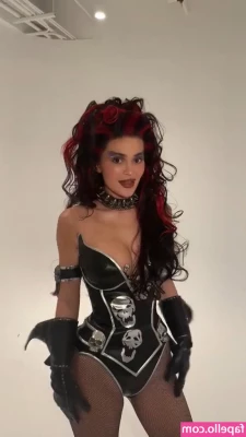 Kylie Jenner [ kylie-jenner-1 ] - Here is an old video until I can get an updated one