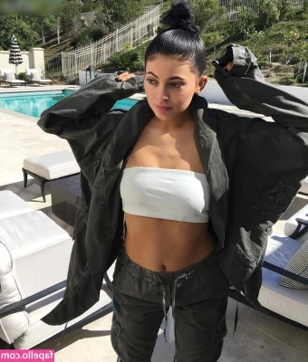 Kylie Jenner [ kylie-jenner-1 ] - it’s pay day (not for me but someone im sure) so if you’re in the