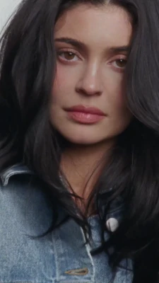 Kylie Jenner [ kylie-jenner-1 ] - Me vienes a dar unos besitos aquí abajo 👇