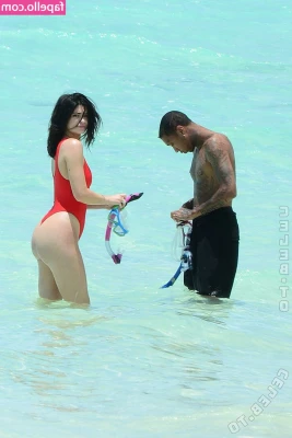 Kylie Jenner [ kylie-jenner-1 ] - Lots of stroking with some self-succ!