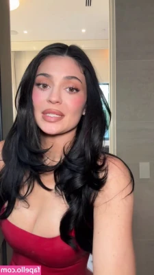 Kylie Jenner [ kylie-jenner-1 ] - ya gorl is already editing april content when im not even done feb LOL