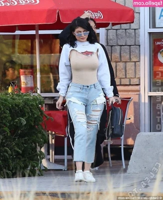 Kylie Jenner [ kylie-jenner-1 ] - I woke up like this 😛