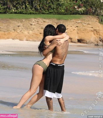 Kylie Jenner [ kylie-jenner-1 ] - Triple foot tease