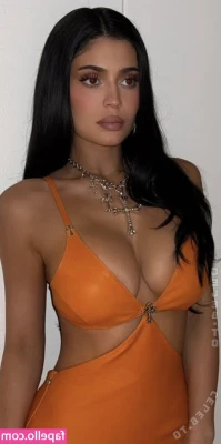 Kylie Jenner [ kylie-jenner-1 ] - Who wanna see more 👀😈