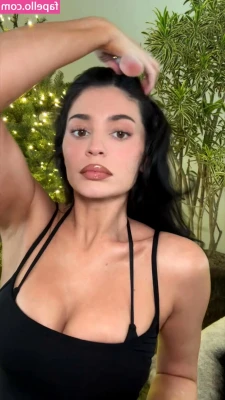 Kylie Jenner [ kylie-jenner-1 ] - 18 Y/O VIOLET 😈💜 LITTLE ALIEN GIRL STRETCHED OUT HER TEENAGE