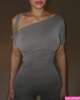 Kylie Jenner [ kylie-jenner-1 ] - What sort of video would everyone like for the new video of the month?