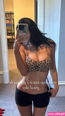 Kylie Jenner [ kylie-jenner-1 ] - Compliments To The Carrot! 🥕