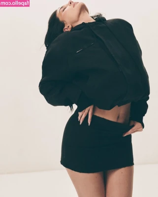 Kylie Jenner [ kylie-jenner-1 ] - I love these socks sm