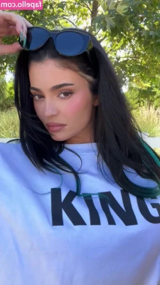 Kylie Jenner [ kylie-jenner-1 ] - Cherries are good this season❤️