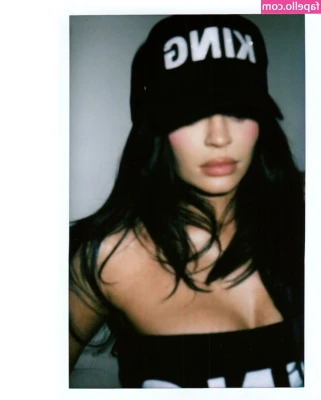Kylie Jenner [ kylie-jenner-1 ] - If you could do anything you want with me, what would you do? 🤩