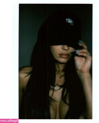 Kylie Jenner [ kylie-jenner-1 ] - Imagine my view 😋 with @terezalove