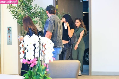Kylie Jenner [ kylie-jenner-1 ] - Double domming with Alexa Brooke today! Check out this video