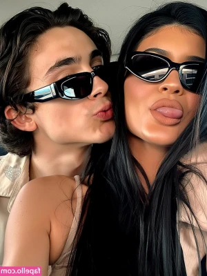 Kylie Jenner [ kylie-jenner-1 ] - Fuck my hole up