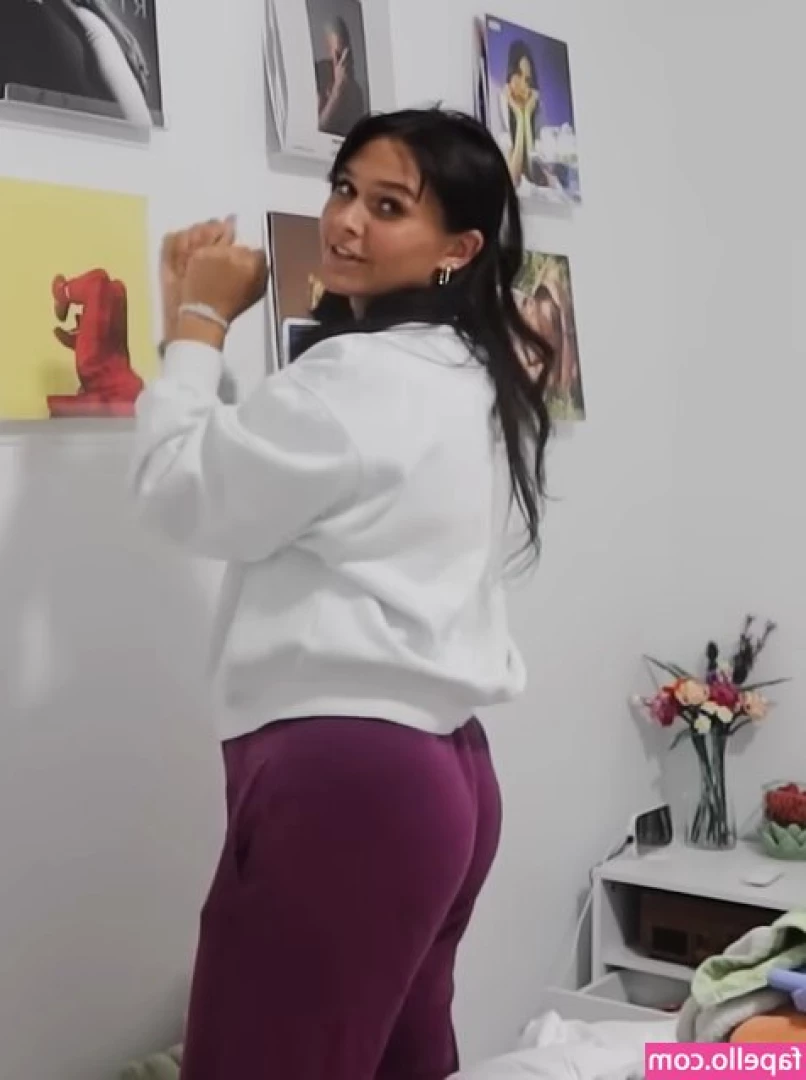 Emma Marie [ emma-marie ] - Help me figure out the most popular form of ass shaking!