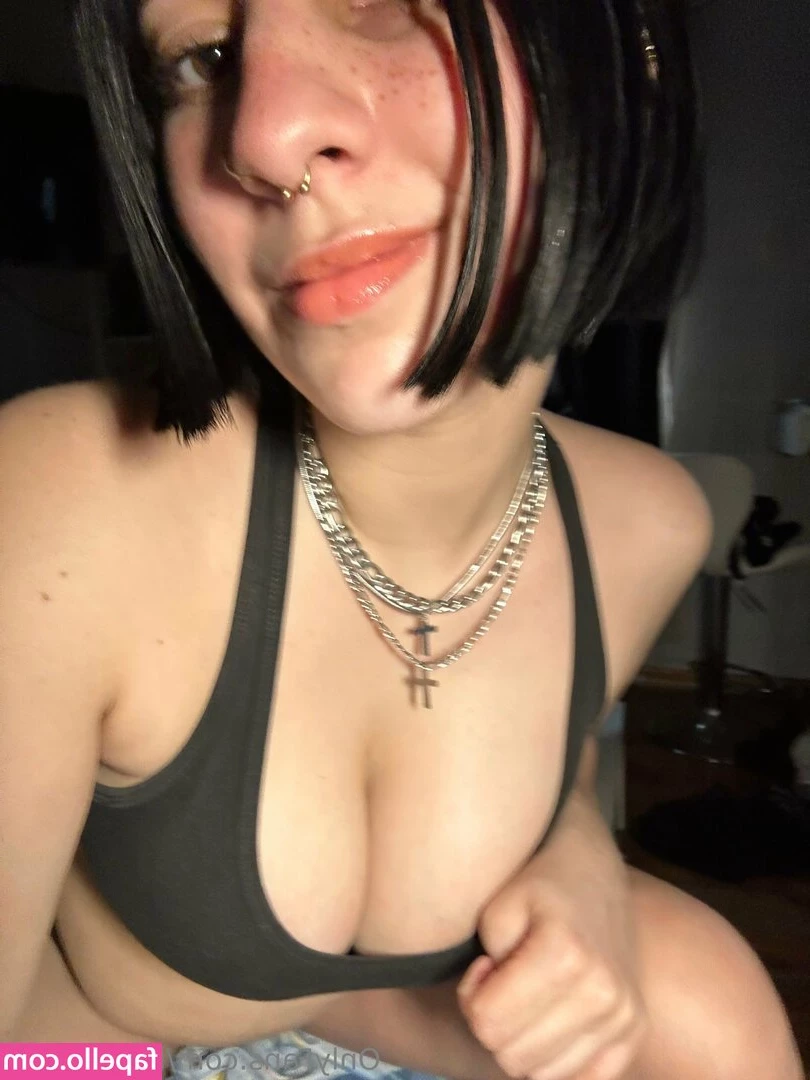 hellokattyx - Let me distract you