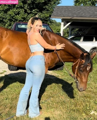 Kylie King [ kylie-king ] - Just admiring the sunrise  dm me for a surprise
