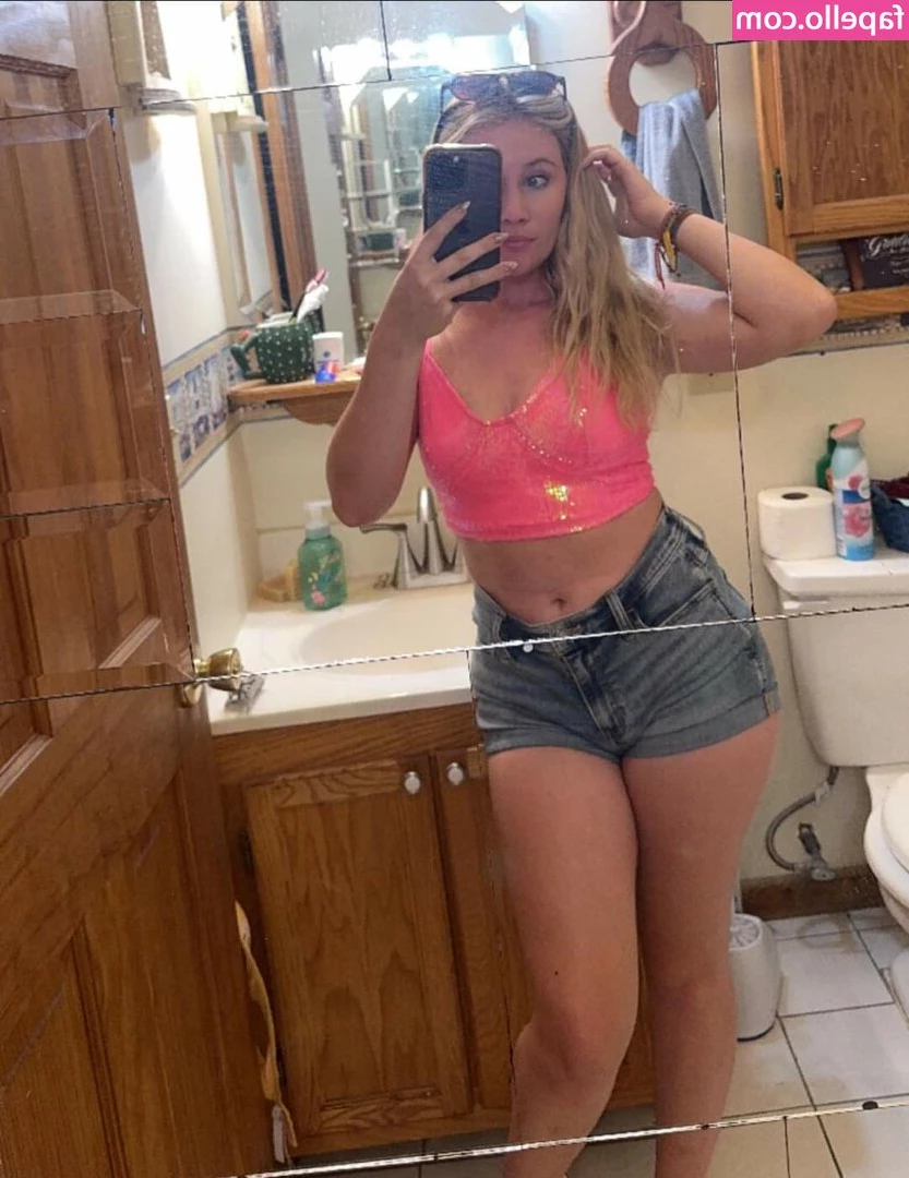 Kylie King [ kylie-king ] - A lil shower before work