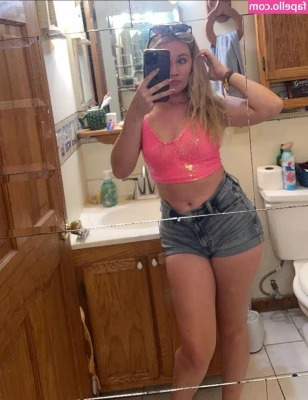 Kylie King [ kylie-king ] - A lil shower before work