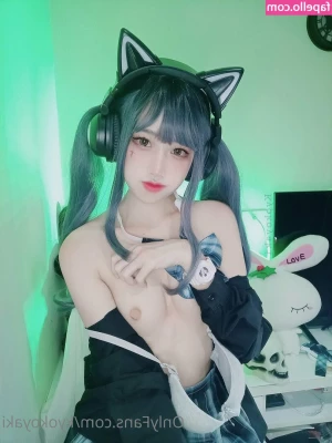 kyokoyaki - wym my tits are out? 😰