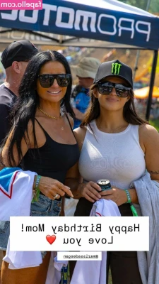 Hailie Deegan [ hailie-deegan ] - Doggy style workout 😋