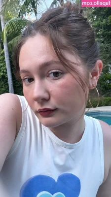 Emma Kenney [ emma-kenney ] - 🍓🍑Spank me please! 🍑🍓