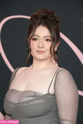 Emma Kenney [ emma-kenney ] - hello? 911? I’m on fire 🔥