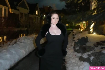 Emma Kenney [ emma-kenney ] - New video !! Playing with my pussy outside !