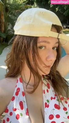 Emma Kenney [ emma-kenney ] - Mirad cómo me toca ir por casa con este