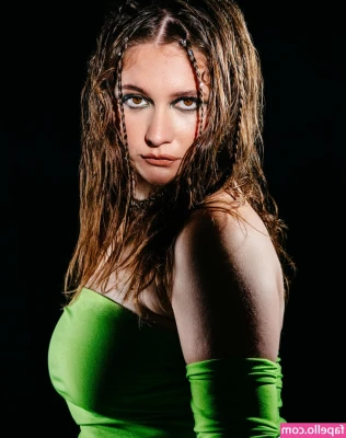 Emma Kenney [ emma-kenney ] - I really enjoy this Photo- Shot with my NSFW - Dakimakura ;)